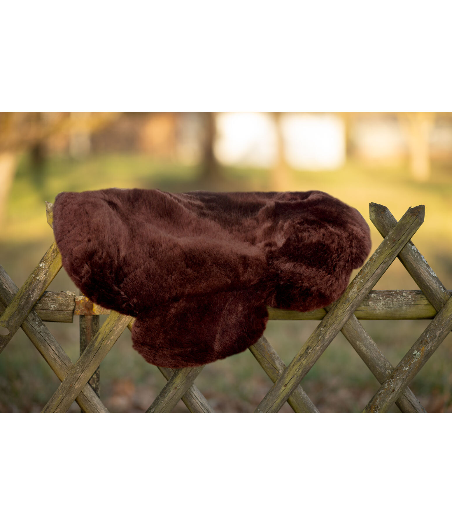 Copriseggio in pelliccia di agnello con apertura per pomello