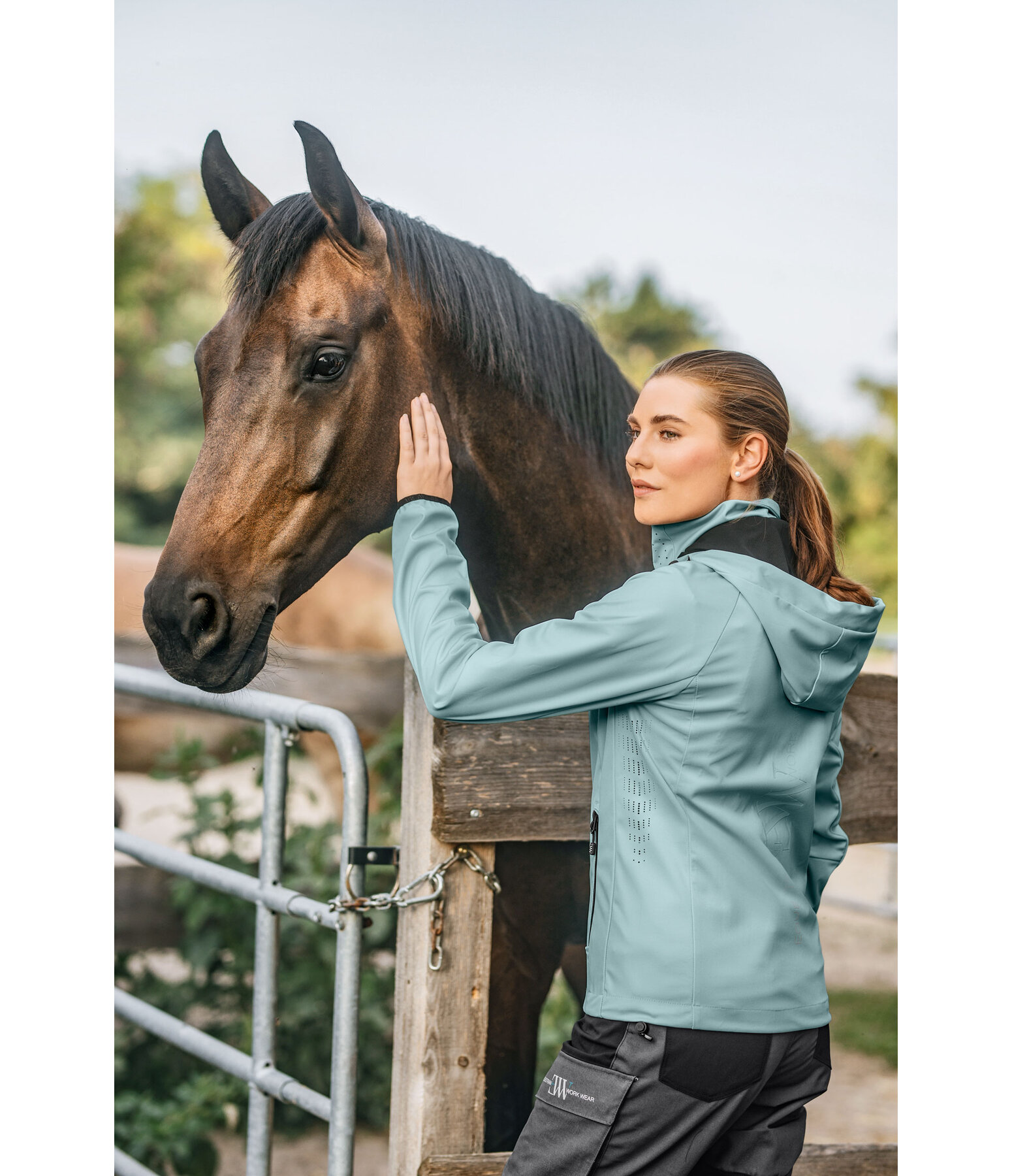 Giacca softshell traspirante con cappuccio rimovibile