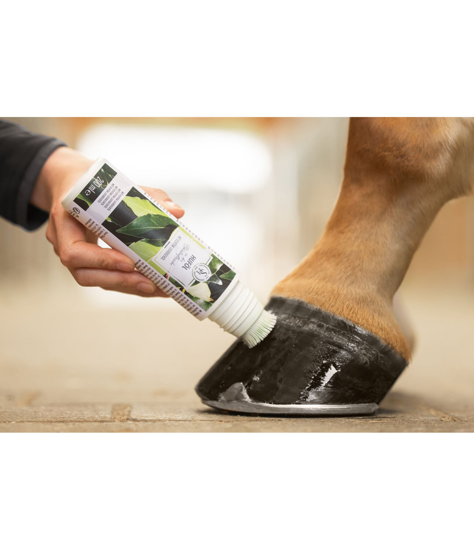 Olio per zoccoli con spazzolina