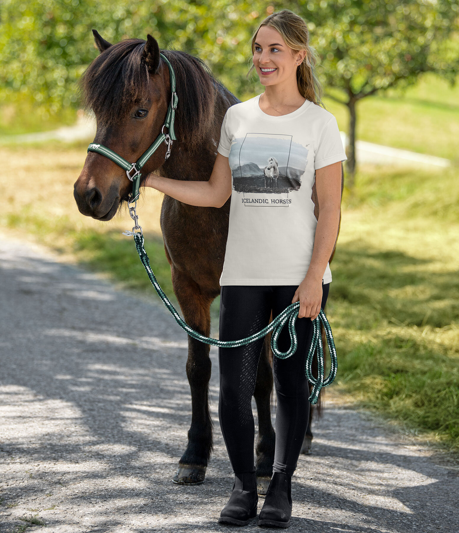 Outfit islandese Anna in ecru