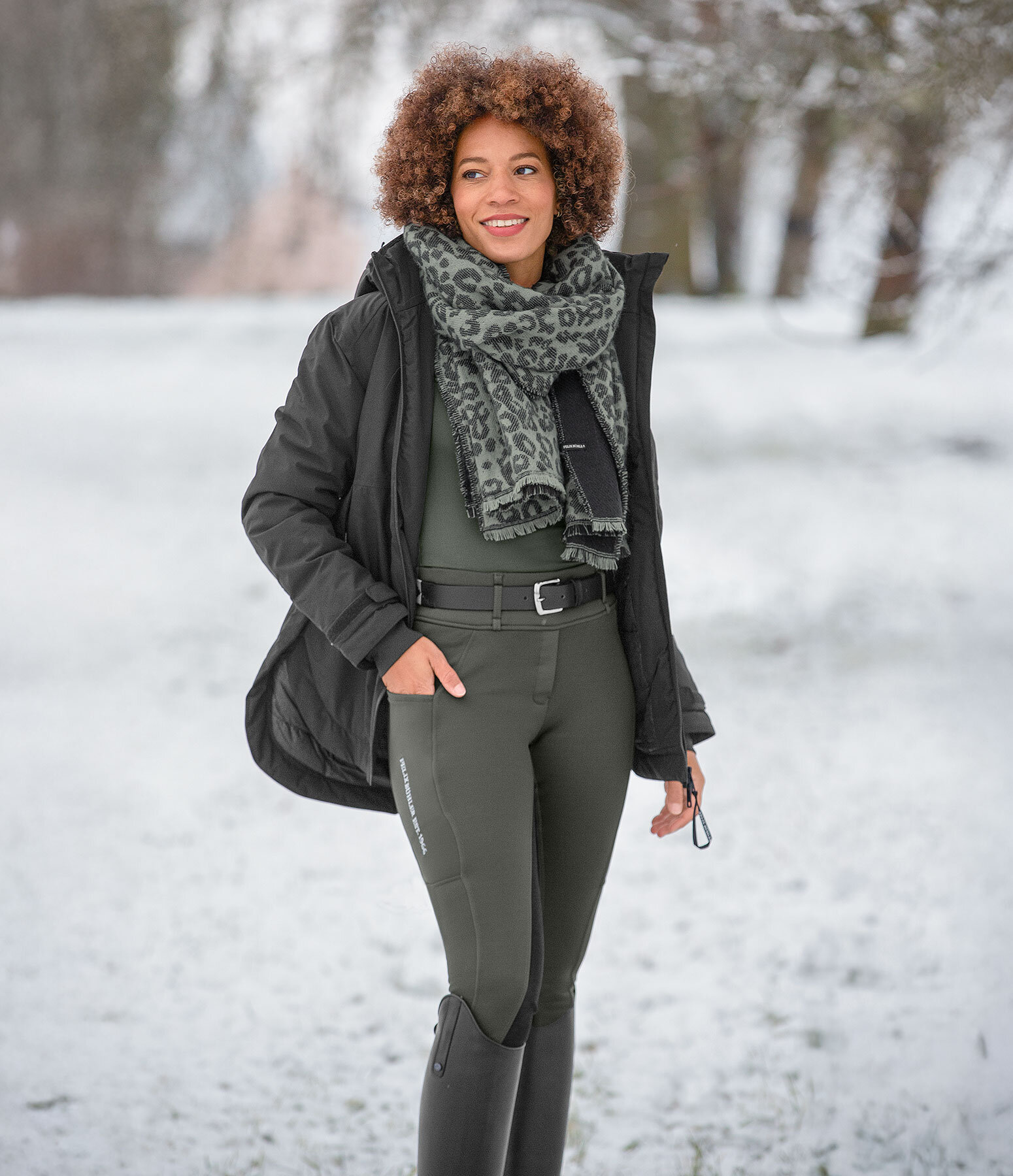 Outfit da donna Gretha in nero