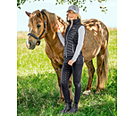 Outfit islandese Myrkur in nero