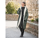 Outfit da donna con impermeabile funzionale oversize