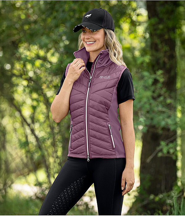 Outfit islandese Fjola in amaranto