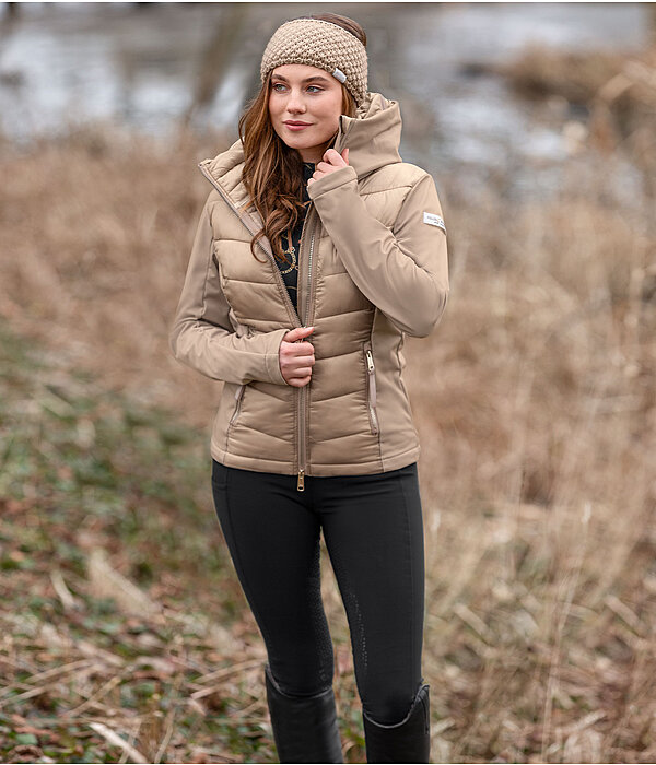 Outfit da donna Claire in latte macchiato