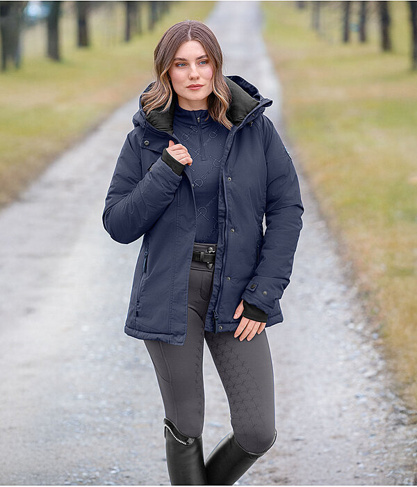 Outfit da donna Sara in navy-classic