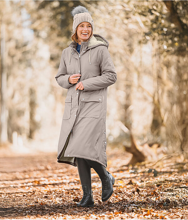 Outfit da donna Paris in taupe