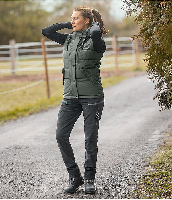 Outfit da donna con gilet combinato outdoor